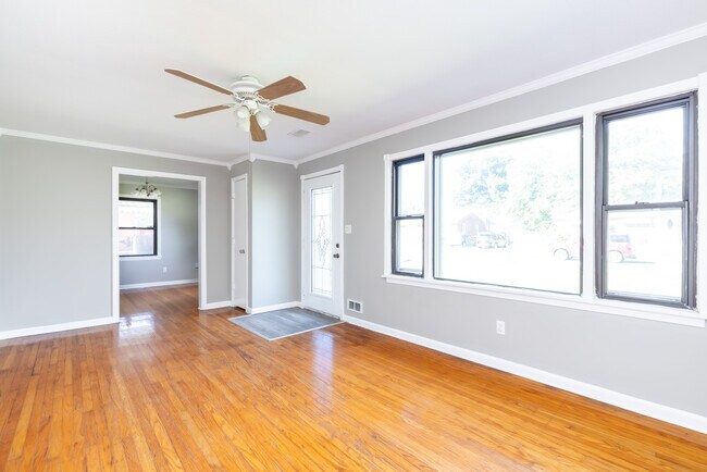 Building Photo - 7215 Earl Dr