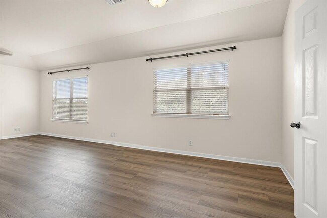 Building Photo - 1104 Iron Horse