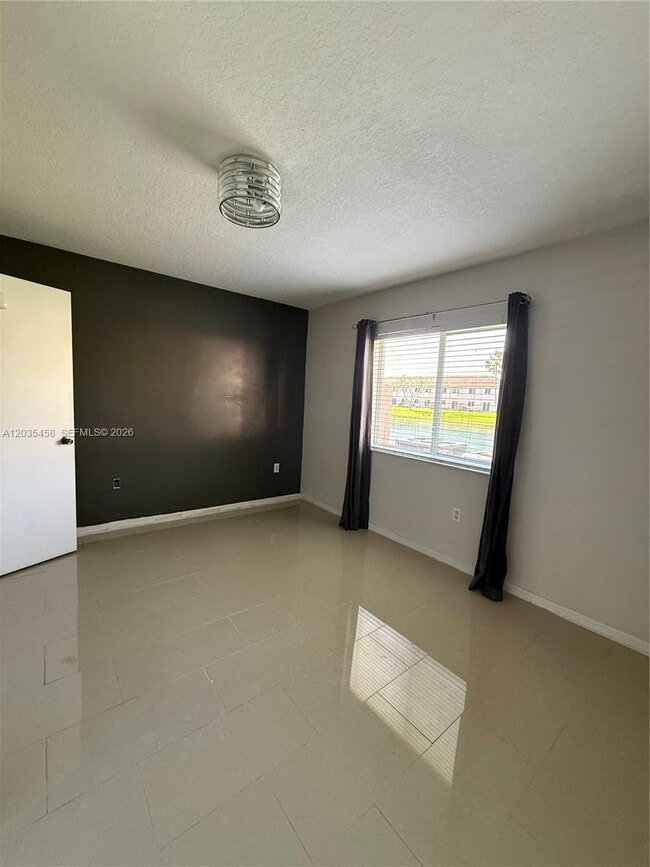 Building Photo - 1271 SE 28th Ct