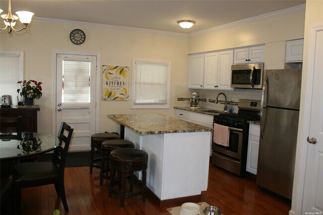 Building Photo - 540 Oakley Ave