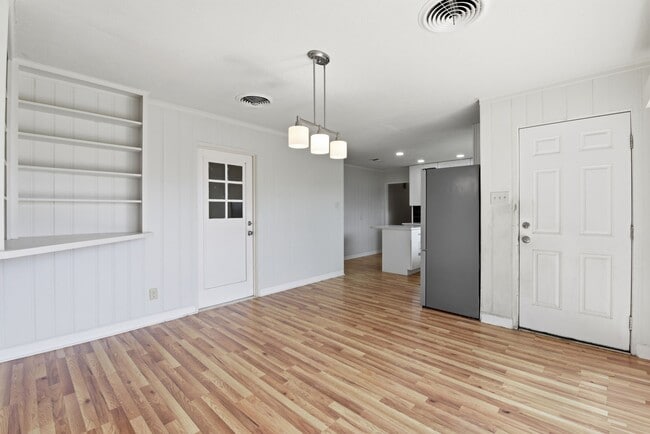 Building Photo - 4929 Libbey Dr