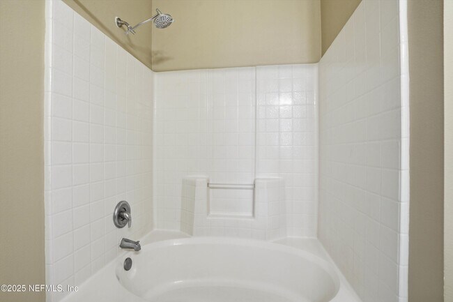 Building Photo - 10550 Baymeadows Rd