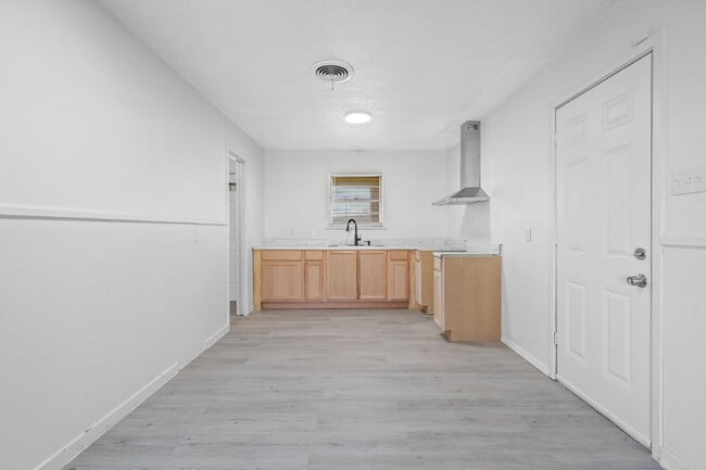 Building Photo - Updated Home w/ Large Backyard, Minutes fr...
