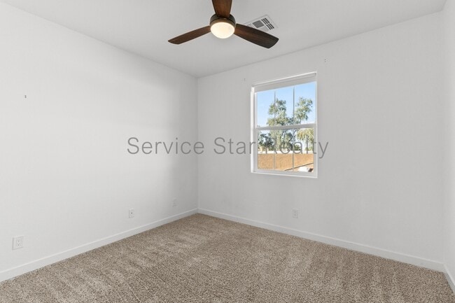 Building Photo - 3218 W Glendale Ave