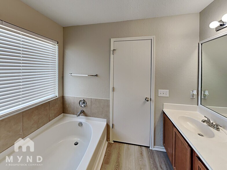 Building Photo - 10407 Lupine Canyon