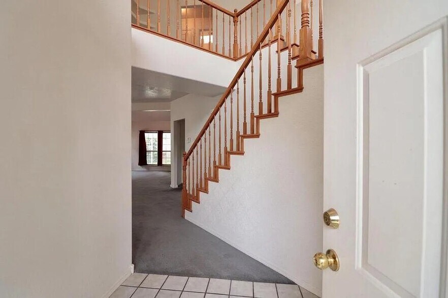 Building Photo - 8020 Brittany Ave NE