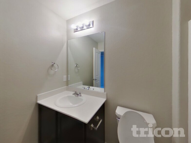 Building Photo - 5632 McClelland St