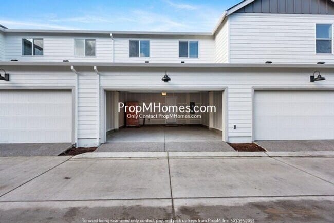 Building Photo - 884 N 18th Ave