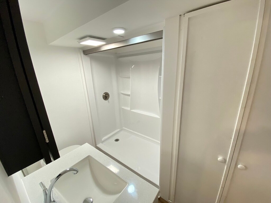 Building Photo - 688 Parker St