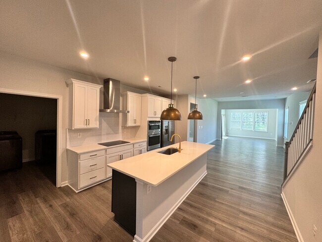 Building Photo - 701 Englewood Farms Dr