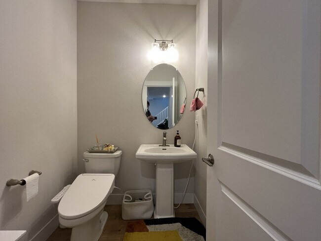 Building Photo - Open Concept 4BR Home with Island Seating, Loft & Spacious Living Room