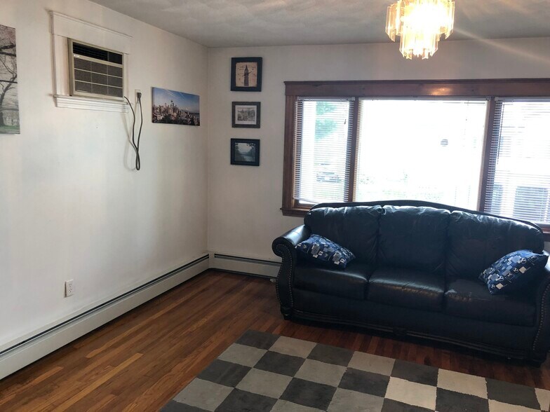 Building Photo - 54 Varnum St