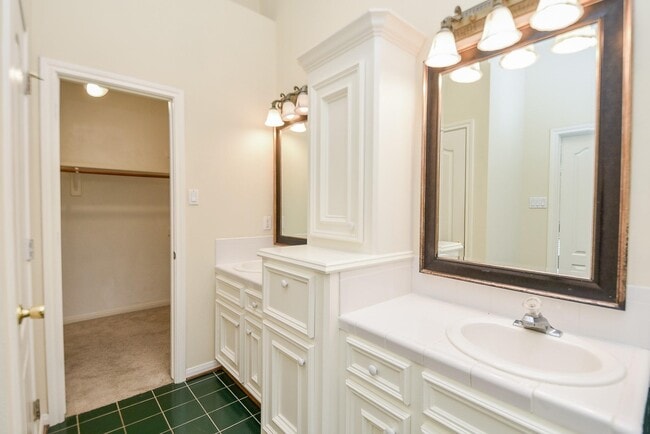 Building Photo - 21807 Windsor Castle Dr