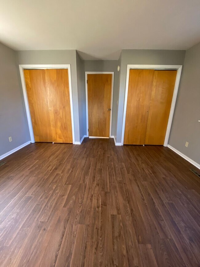 Building Photo - 3 Bedroom Home in Elkhart with Garage and ...