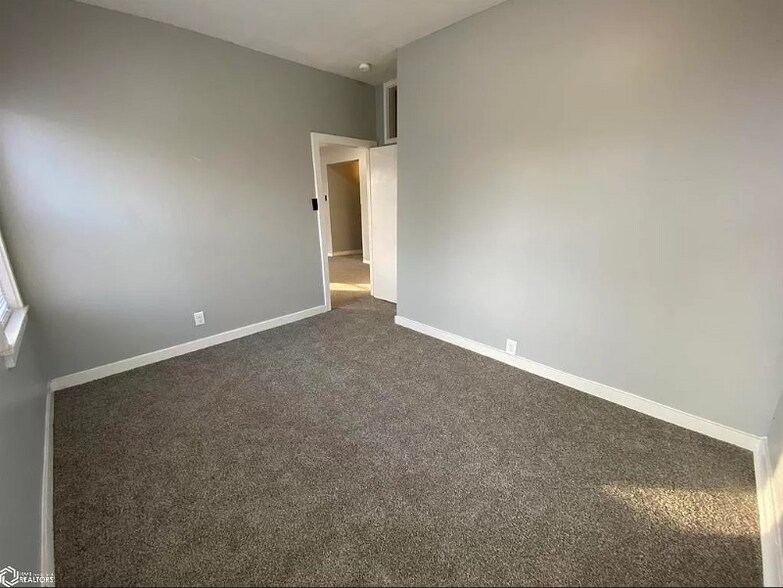 Building Photo - 259 S 10th St