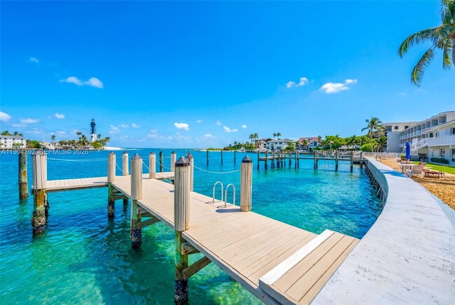 Building Photo - 2508 Bay Dr