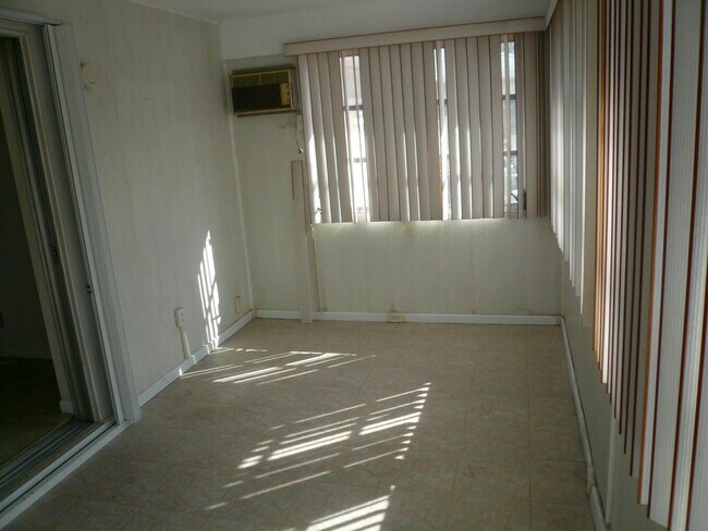 Building Photo - 442 Franconia Cir