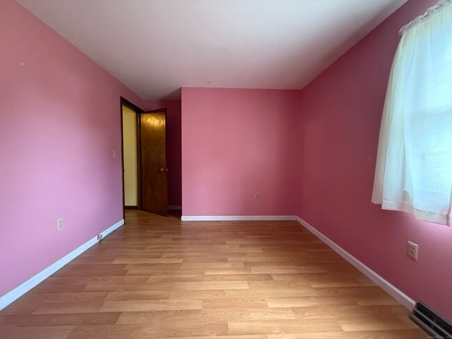 Building Photo - 56 Wedgewood Dr