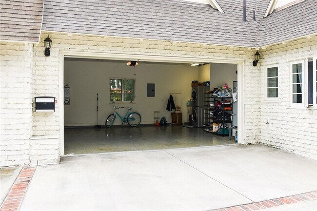 Building Photo - 8325 La Bajada Ave