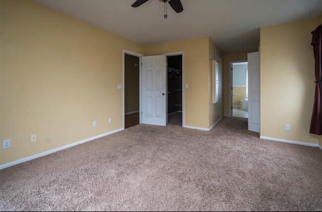 Building Photo - *~*Gorgeous Home, Located in Waynesville*~*