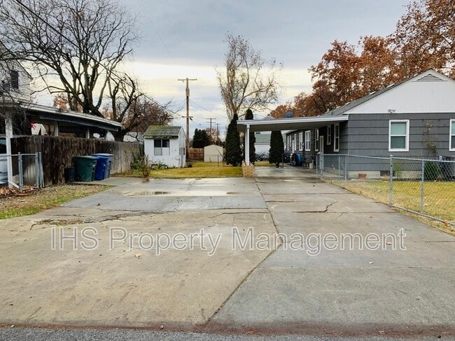 Building Photo - 426 Barth Ave
