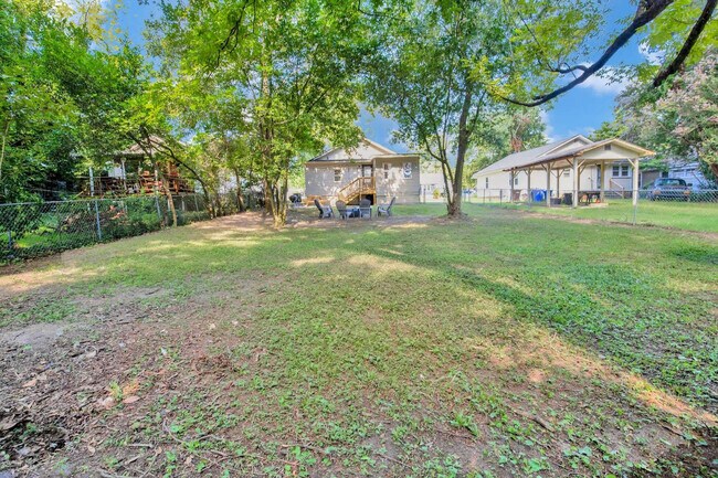 Building Photo - 530 Pearl St