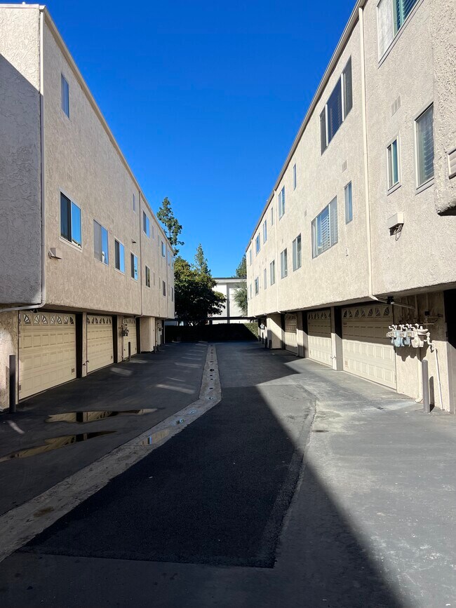 Building Photo - 6242 Nita Ave