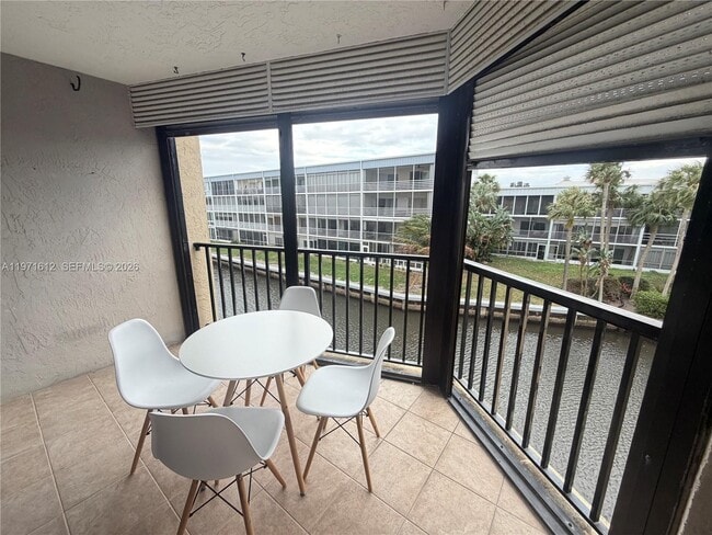 Building Photo - 896 N Federal Hwy