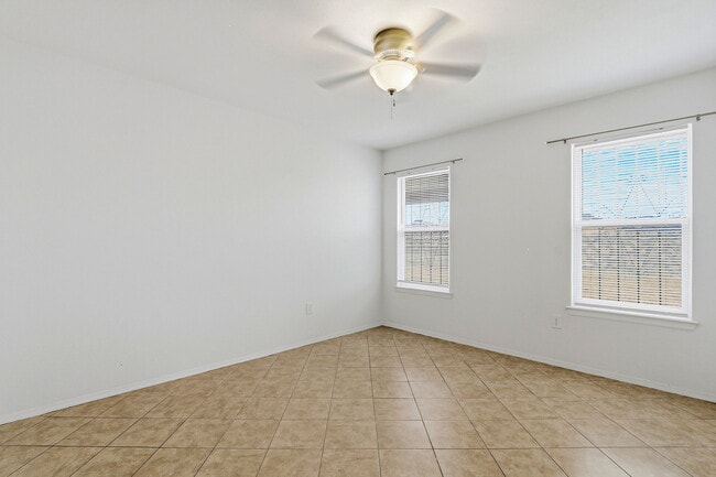 Building Photo - 10837 Gemstone St