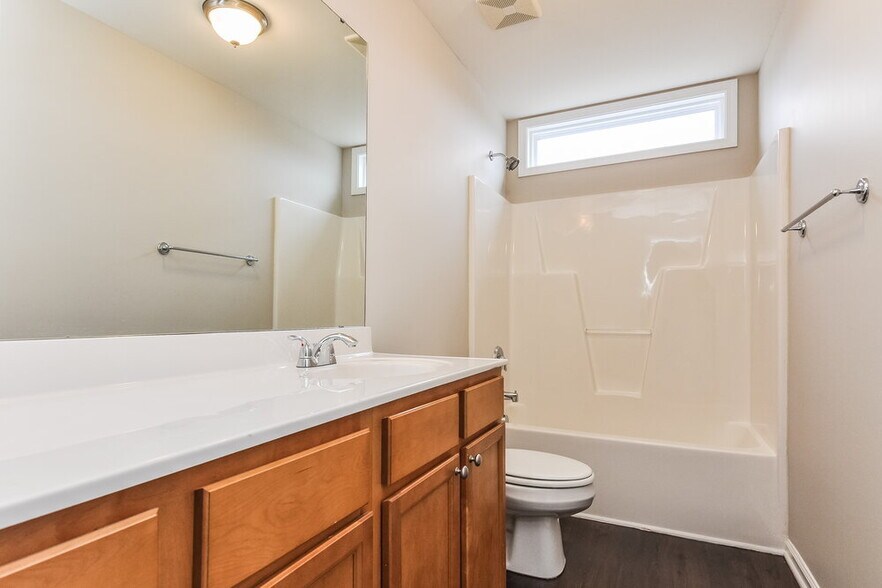 Building Photo - 16 Hollyridge Ct