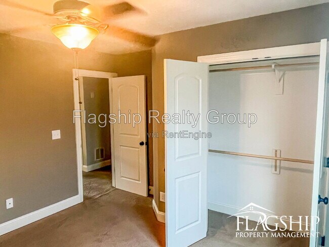 Building Photo - 2015 Leighton Dr