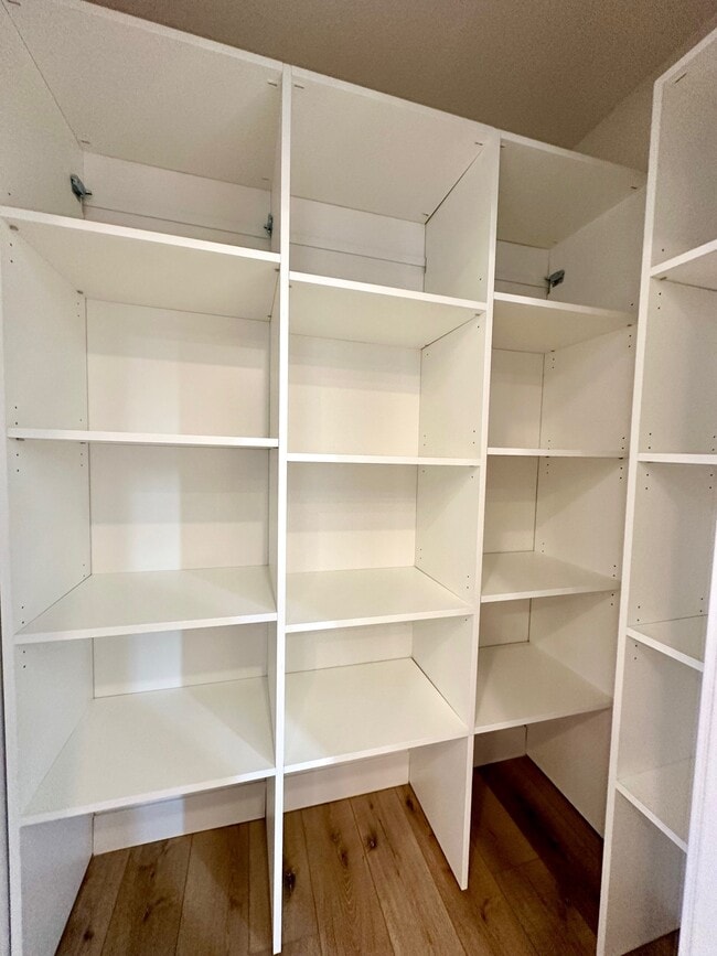 Building Photo - HC542