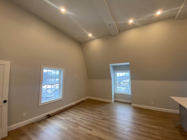 Building Photo - 64 Holten St