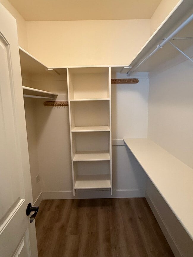 Building Photo - 2 Bedroom/ 2 Bathroom Townhome by Ben Stee...