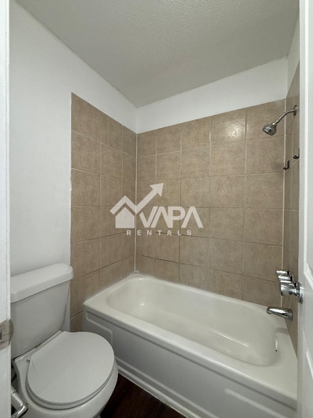 Building Photo - 5835 Freemans Farm St