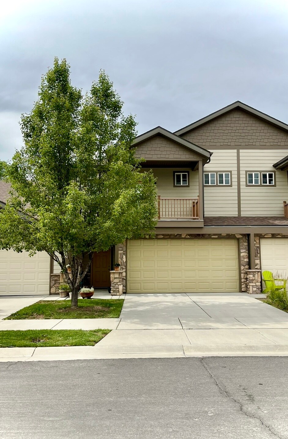 Building Photo - 825 Jordan Oaks Ct