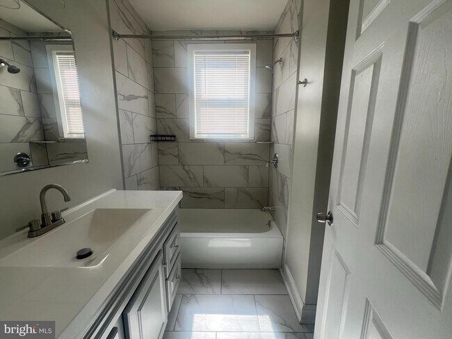 Building Photo - 3031 Shannon Dr