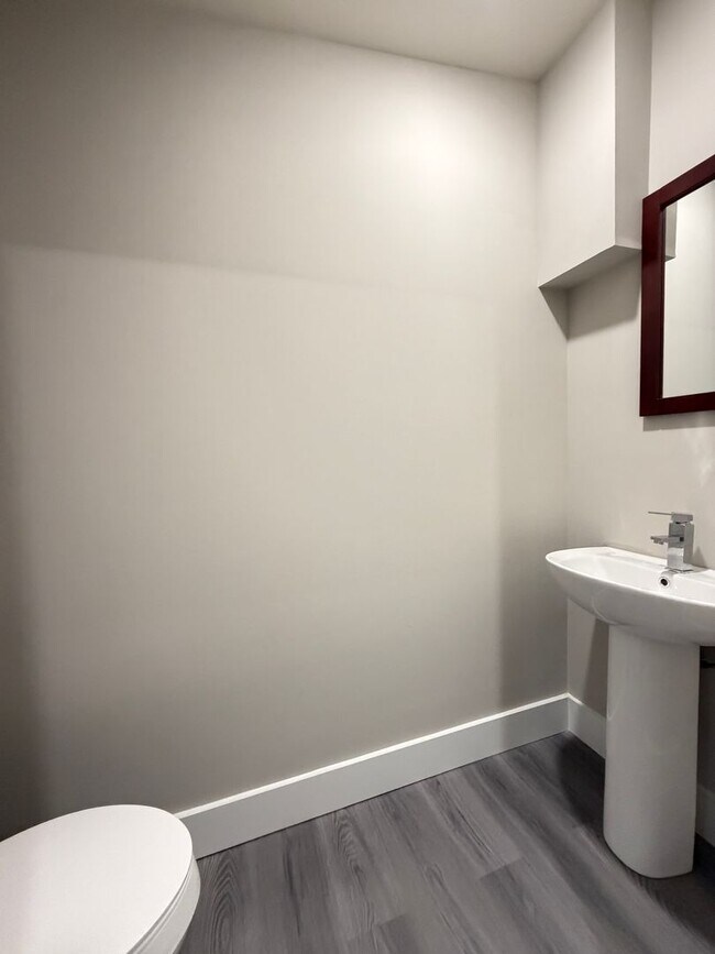 Building Photo - ??? NEWLY RENOVATED 3 BEDROOMS & 2.5 BATH HOUSE LOCATED IN HADDINGTON