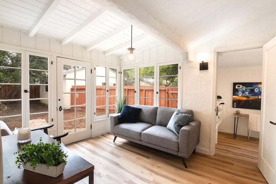 Building Photo - 15946 Hart St