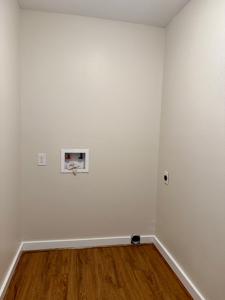 Building Photo - 3906 E Denman Ave