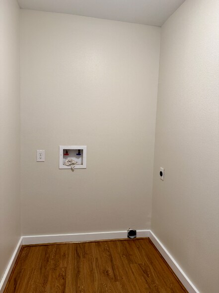 Building Photo - 3906 US-69