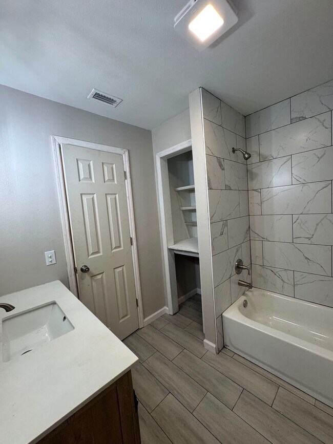Building Photo - No HOA. Oversized 3/2 Home. NEW PHOTOS COMING SOON