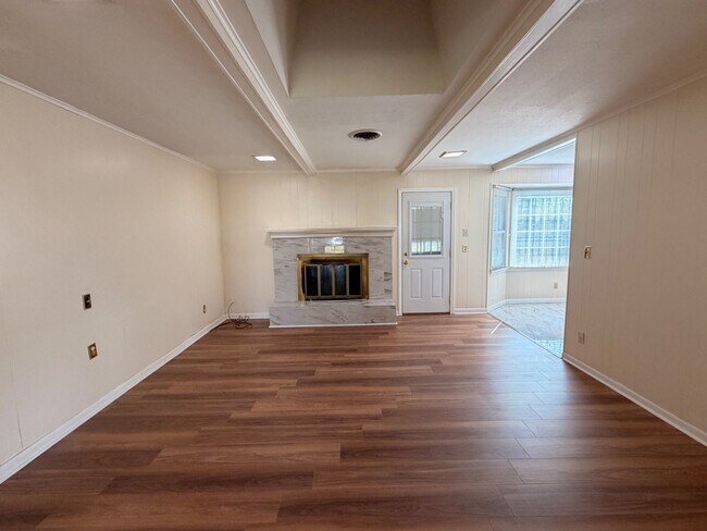 Building Photo - 2604 McArthur Dr