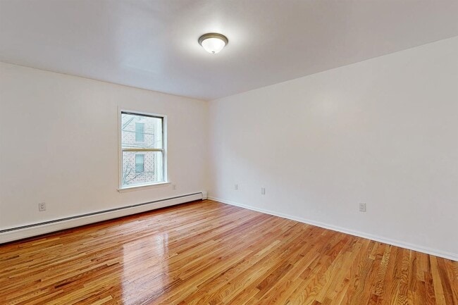 Building Photo - 604 4th St