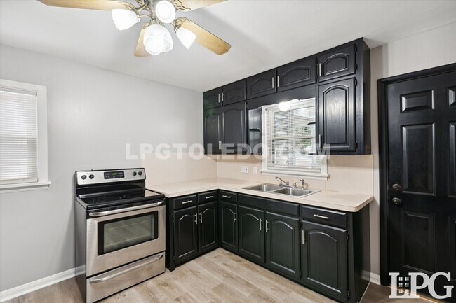 Building Photo - 3648 Watson Ave