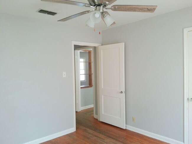 Building Photo - 4526 Franklin Dr