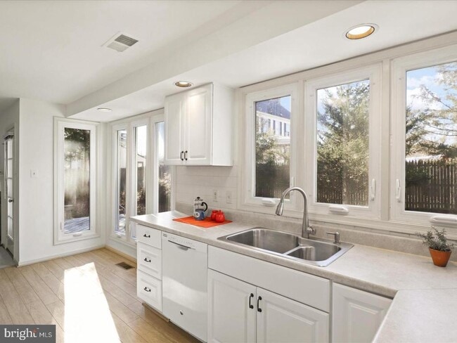 Building Photo - 7004 Dreams Way Ct