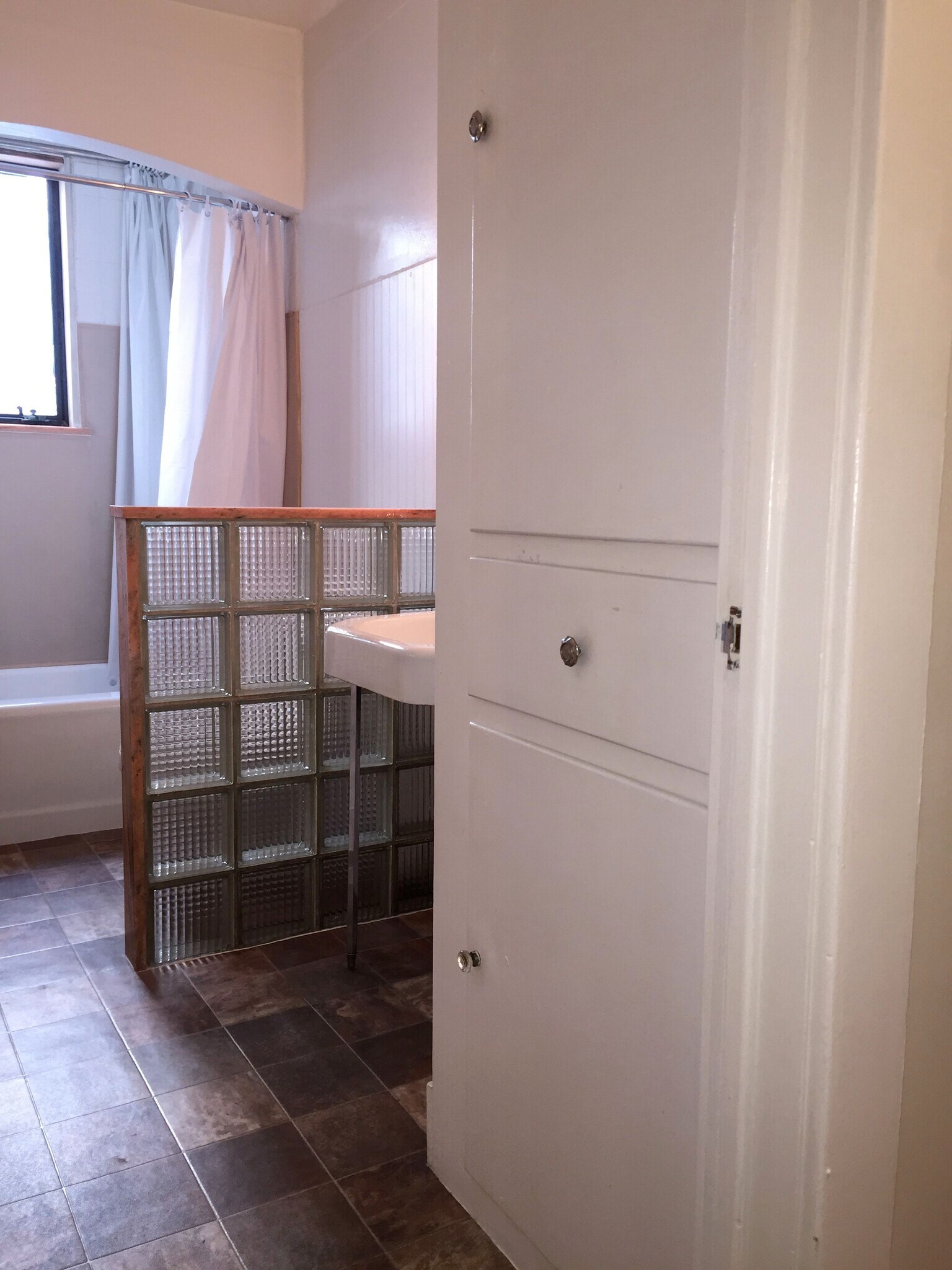 Building Photo - 908 Columbia Ave