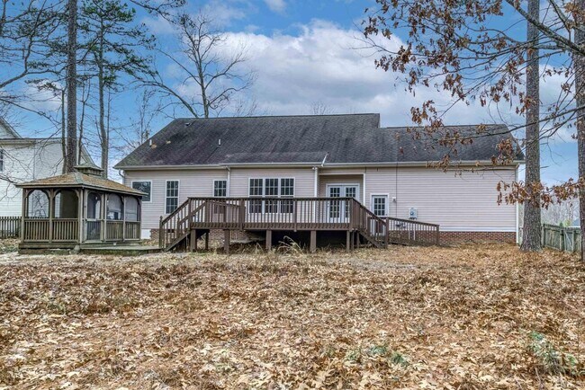 Building Photo - Beautiful single family home!