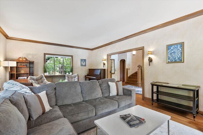 Building Photo - "Luxurious 5-Bedroom Spokane Retreat with Pool, Guest Suite, and Stunning Finishes!"